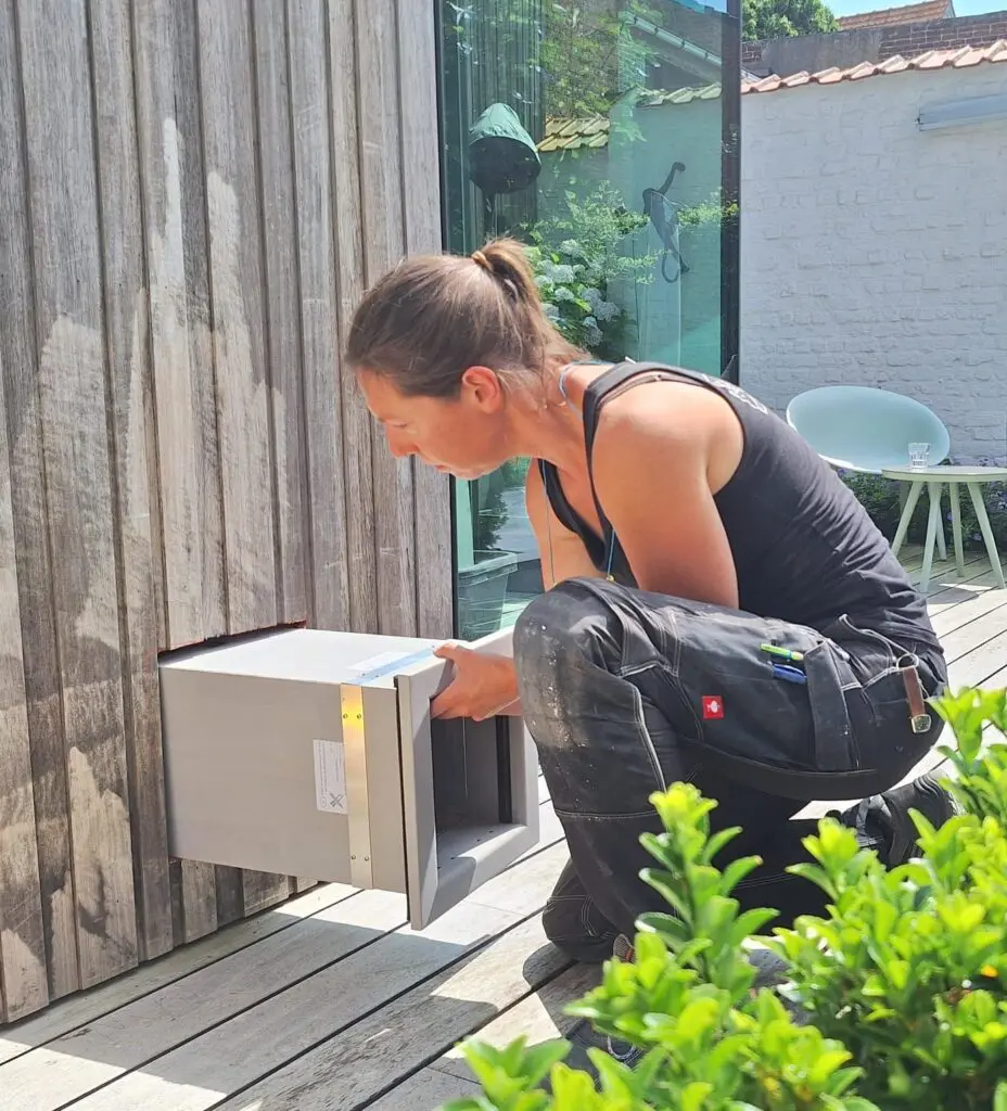 kattenluik in muur laten plaatsen door installateur van Tomsgates - Tomsgates Nipper(Small) Grijs